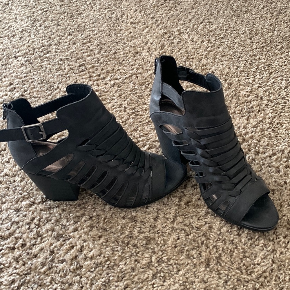 Black leather Maurice’s cage bootie